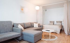 Studio Cosy 10Min Disneyland
